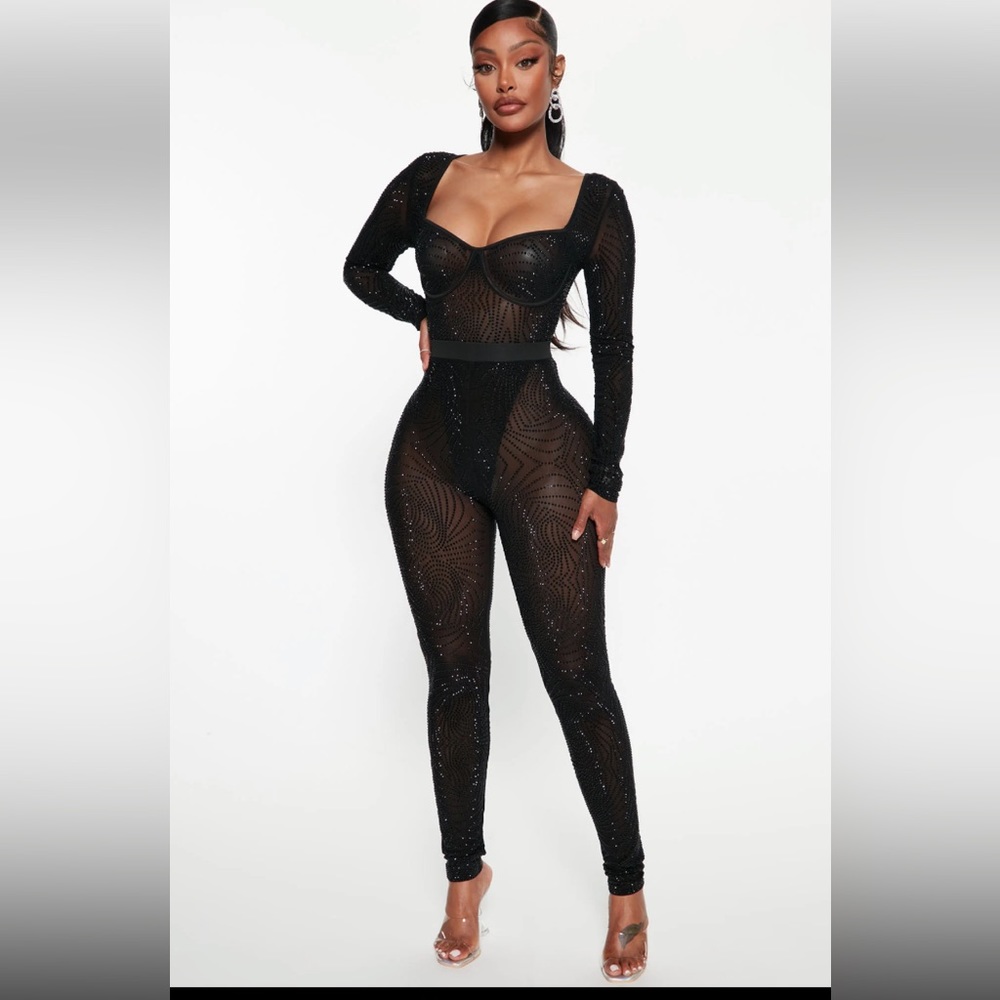 Never worn, Fashion Nova Body suit.